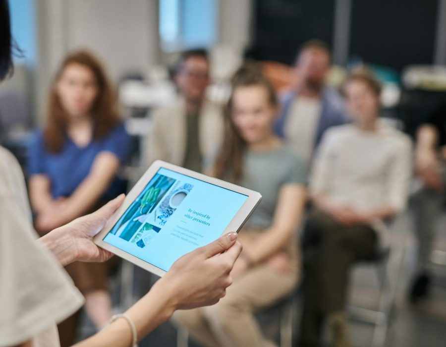 pexels-fauxels-3183169